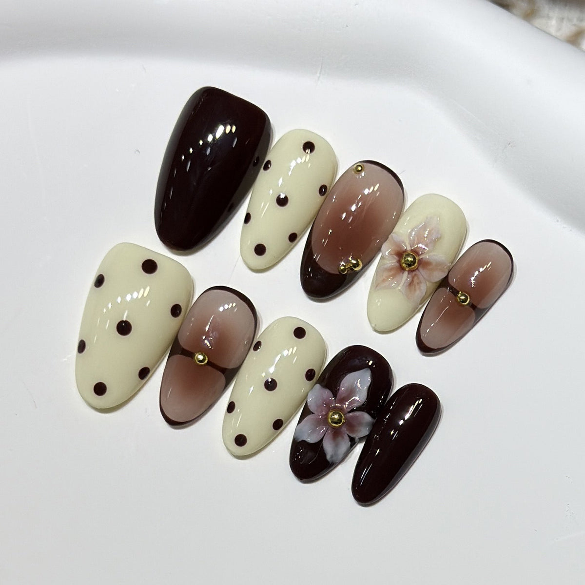 Artistic Floral Pattern Press-On Nails — product view 2