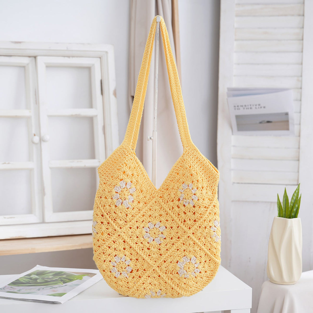 Handmade straw bag LoungeYard — product view 4