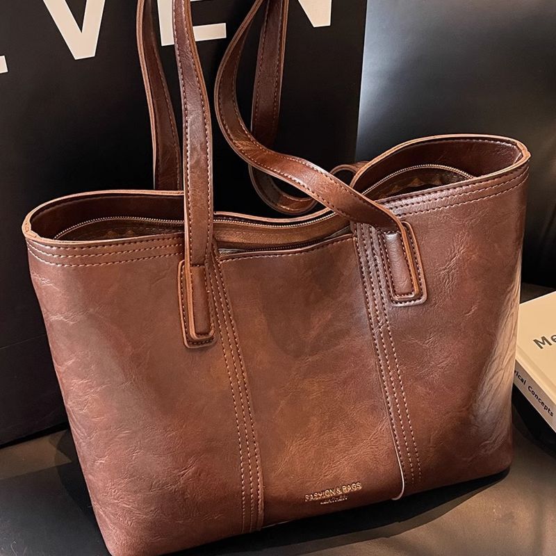 Sleek Business Tote Bag LoungeYard — product view 5