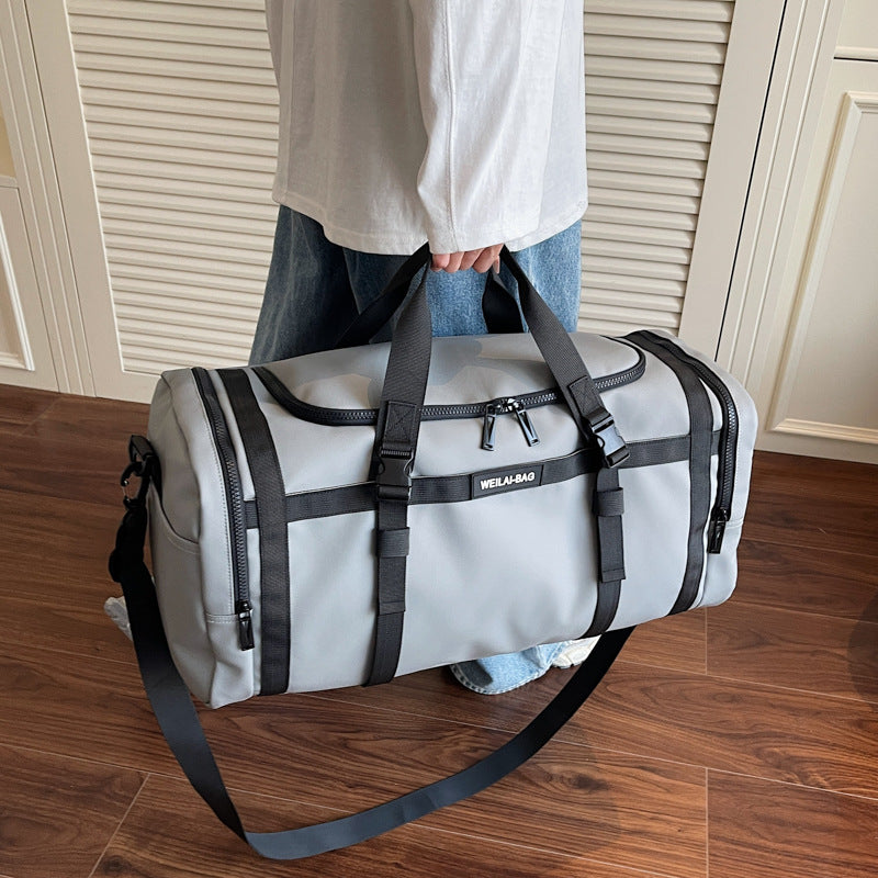 Sporty Weekend Bag with Practical Compartment System LoungeYard — product view 3