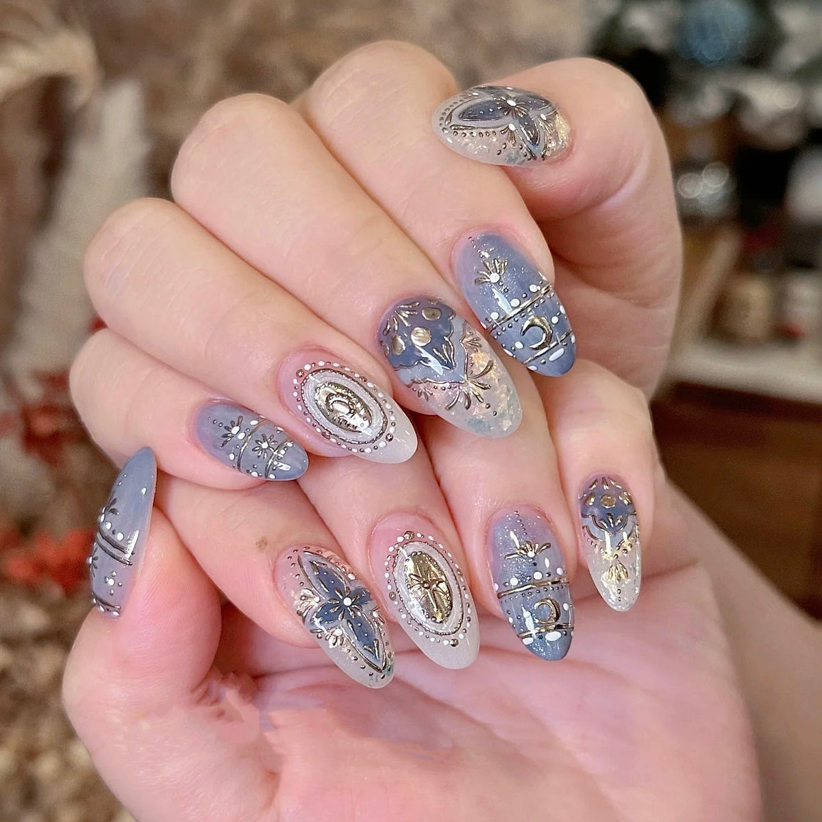 Decorative Press-On Nail Art Set with Intricate Patterns — product view 1