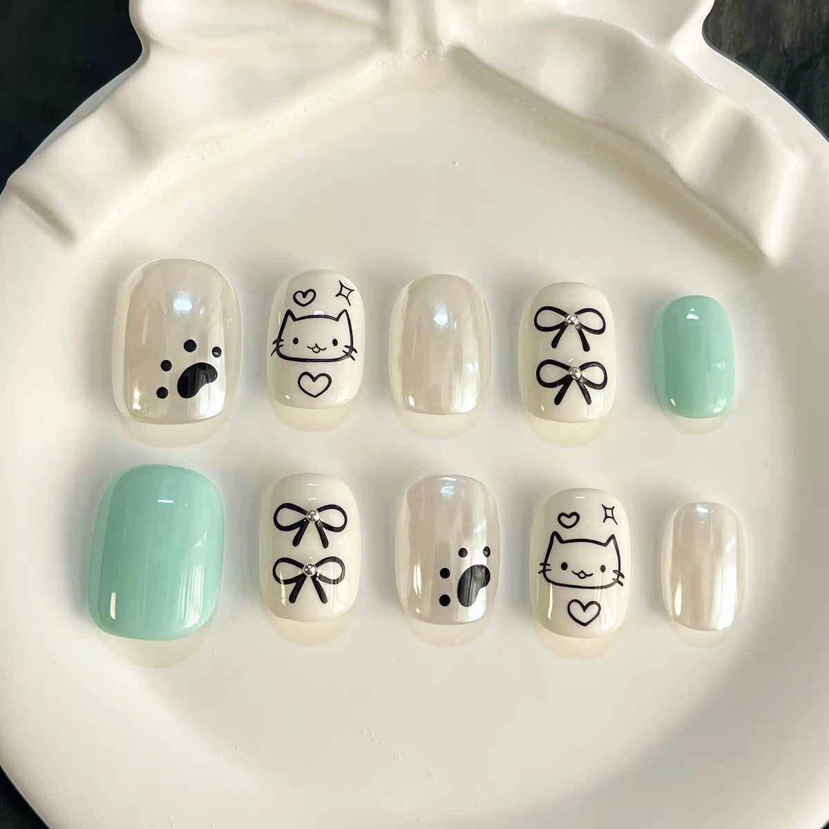 Creative Cat-Themed Press-On Nail Art Set — product view 1