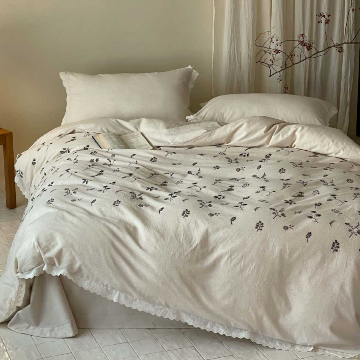 Cotton-linen bedding set with lace edge and subtle floral print — product view 6
