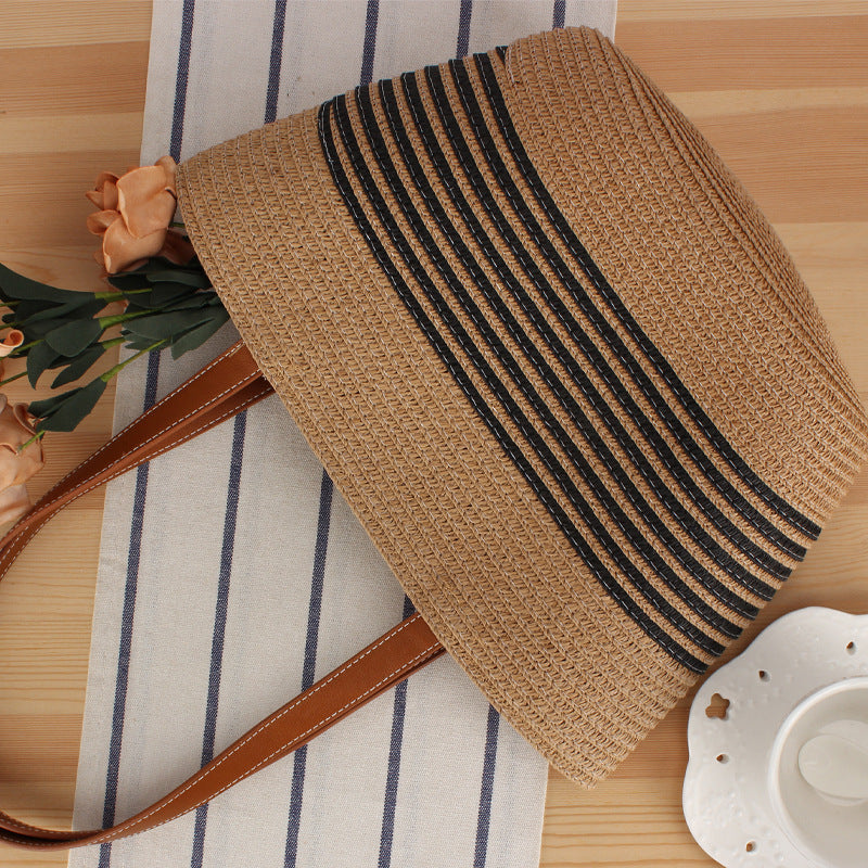 Beach bag with braided pattern and elegant leather handles LoungeYard — product view 4