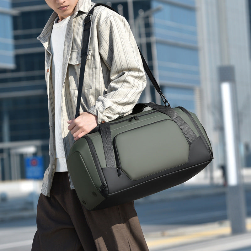 Sports and leisure bag with multiple storage compartments LoungeYard — product view 1