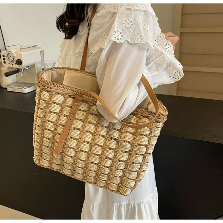 Handwoven basket bag LoungeYard — product view 1