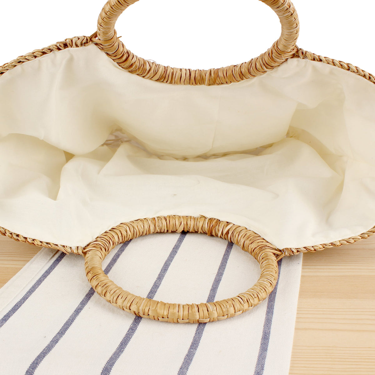 Braided basket bag with stylish round handle LoungeYard — product view 3