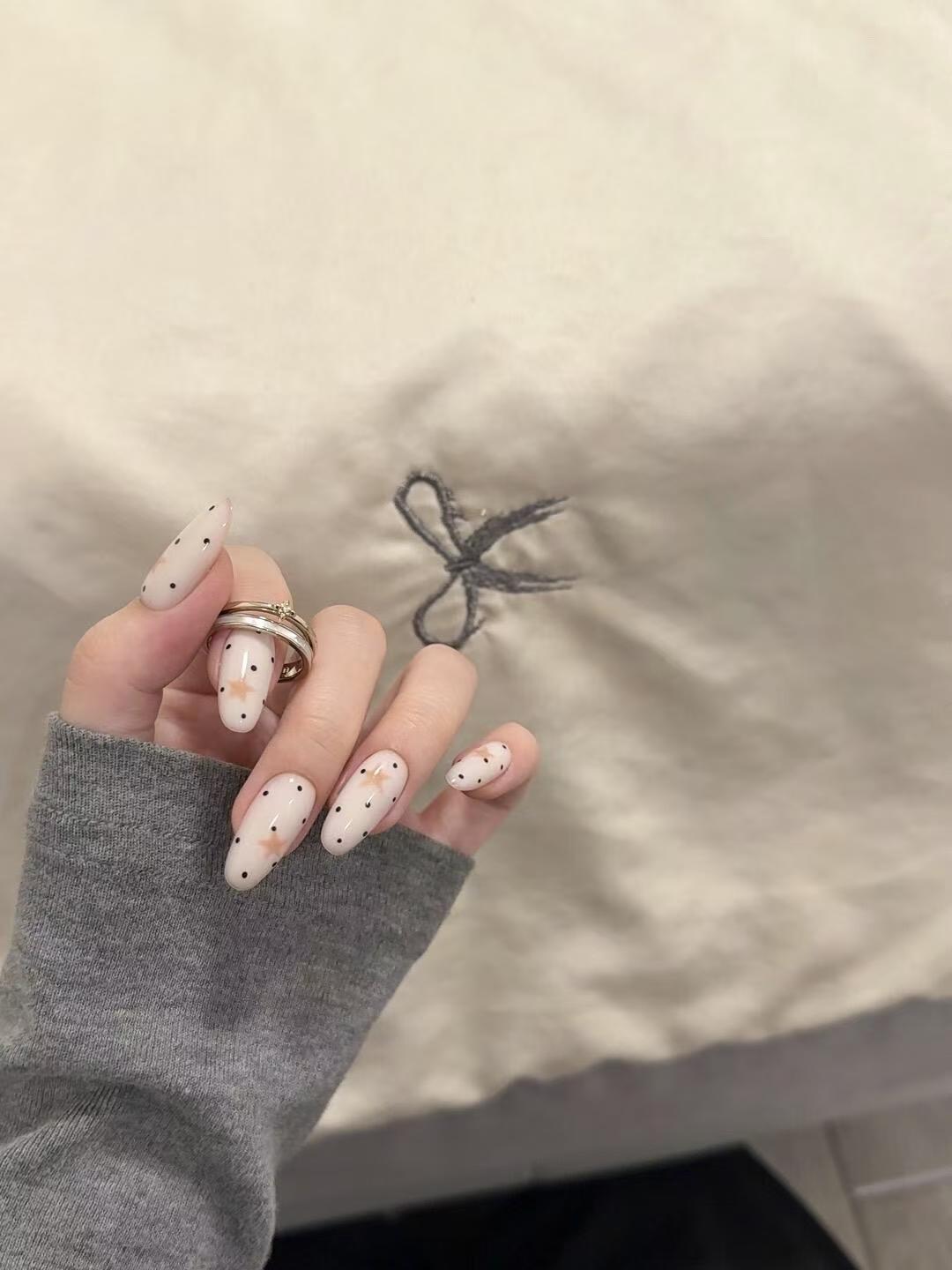 Artistic Press-On Nail Design — product view 6