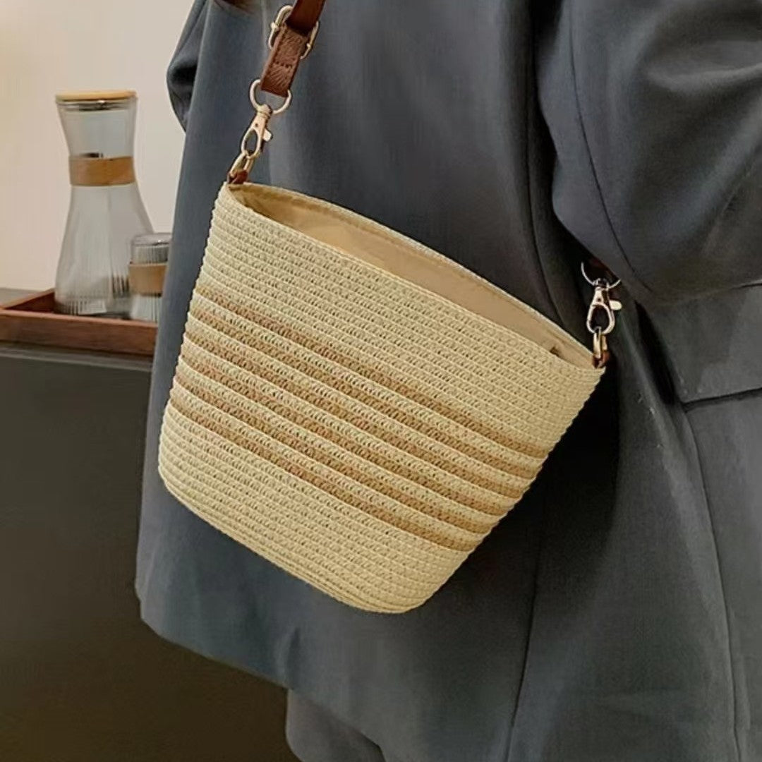 Elegant and Versatile Shoulder Bag LoungeYard — product view 4