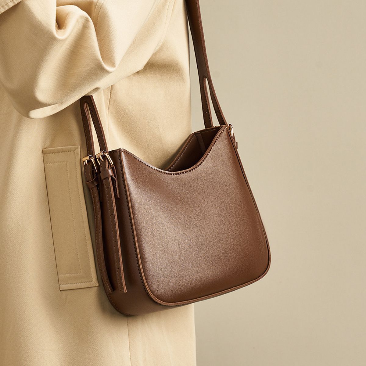 Minimalist Structured Handbag LoungeYard — product view 4
