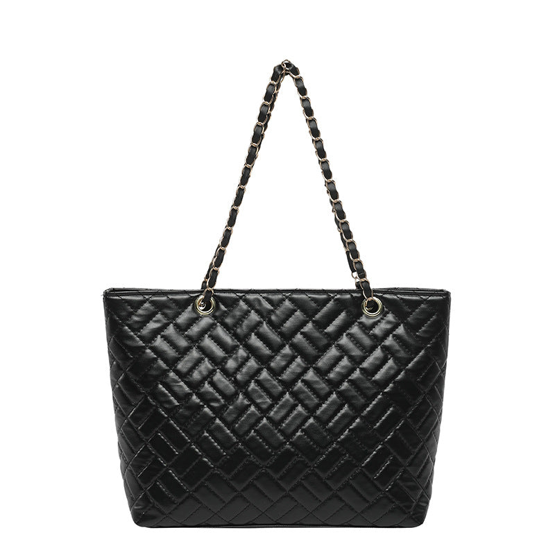 WoQuilted Tote Bag with Chain Handles LoungeYard — product view 5