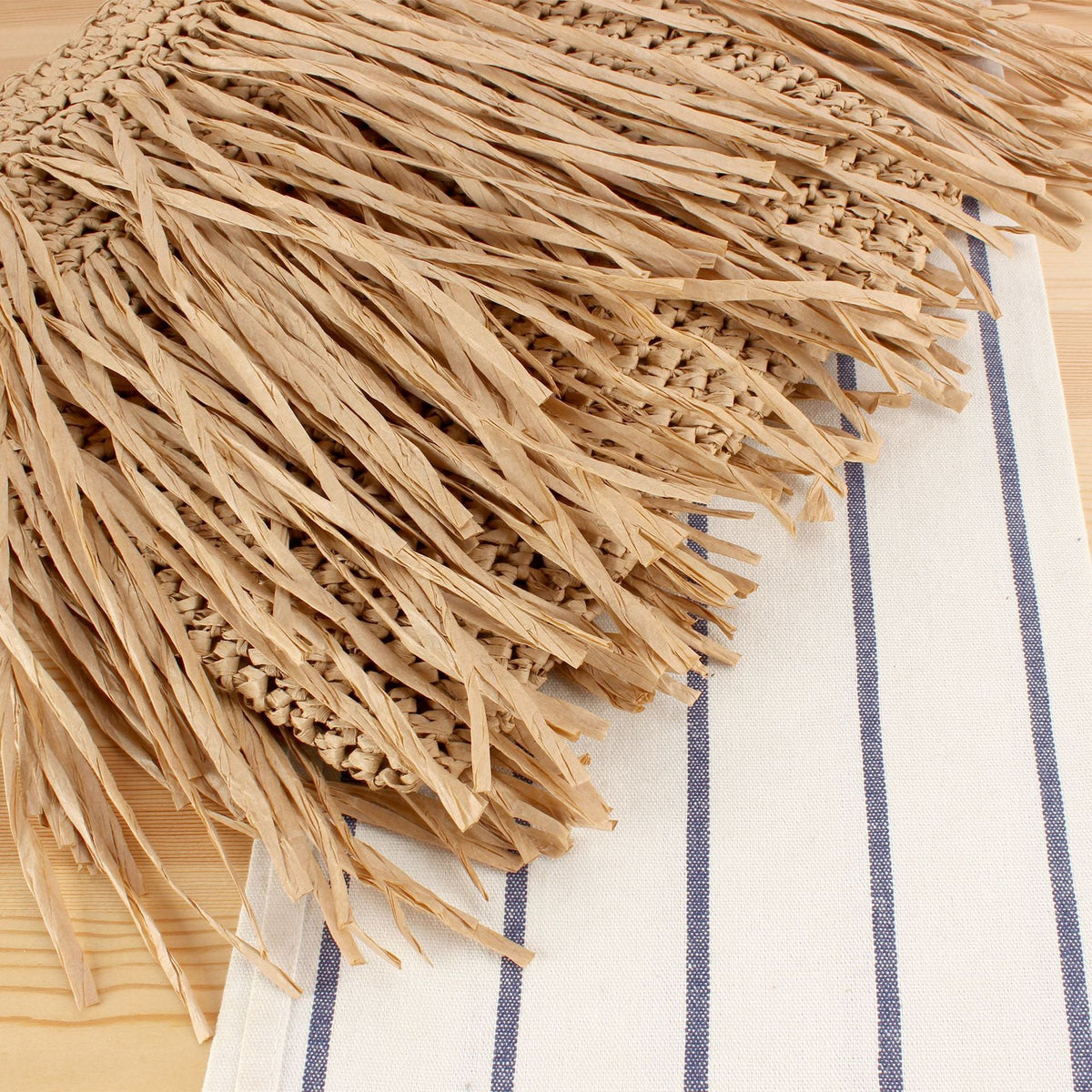 Braided summer handbag with fringed design LoungeYard — product view 4