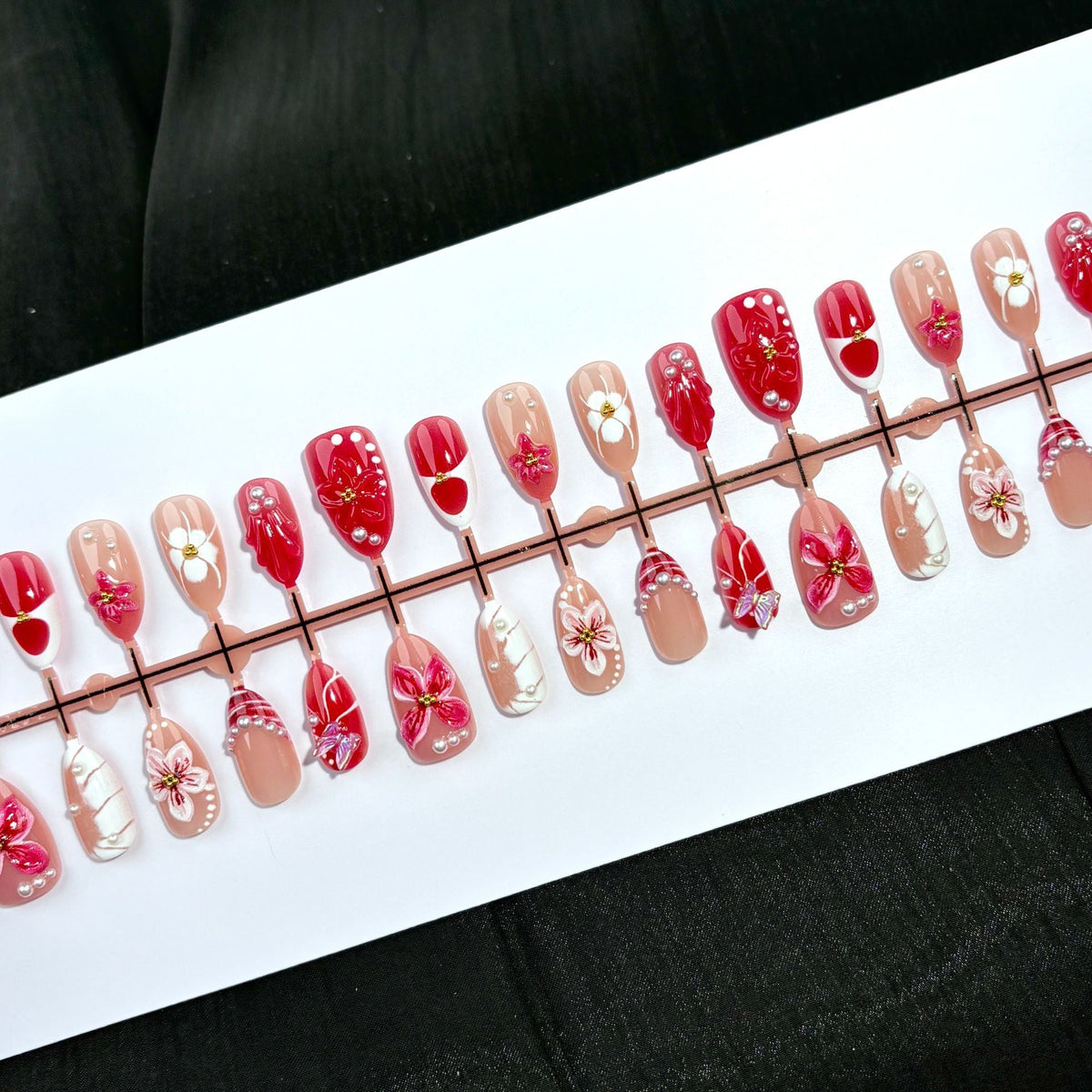 Decorative Artistic Press-On Nail Set — product view 2