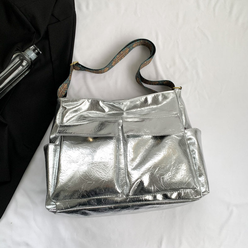Multifunctional Shoulder Bag With Innovative Compartment System LoungeYard — product view 7