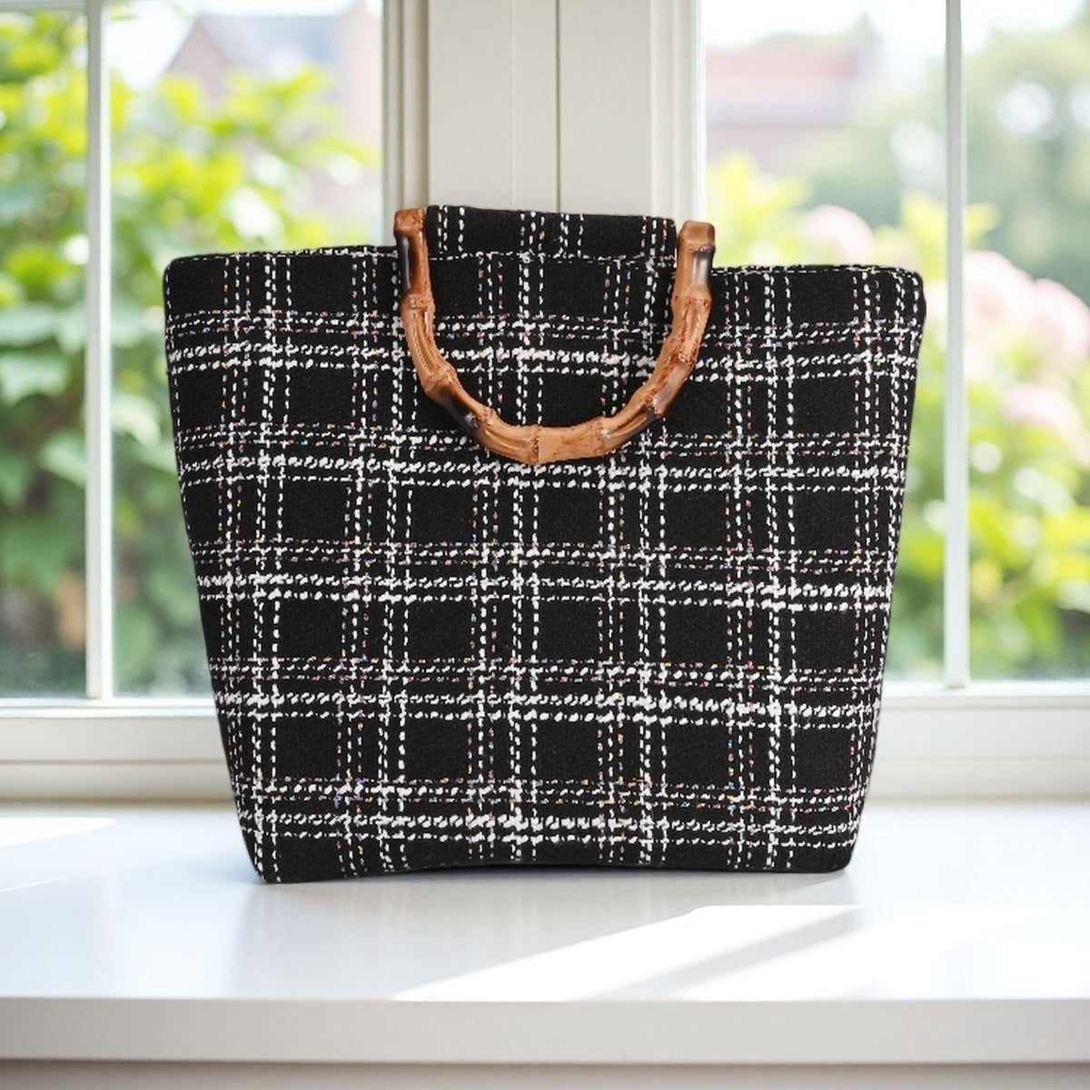 Stylish picnic bag with bamboo handles LoungeYard — product view 1