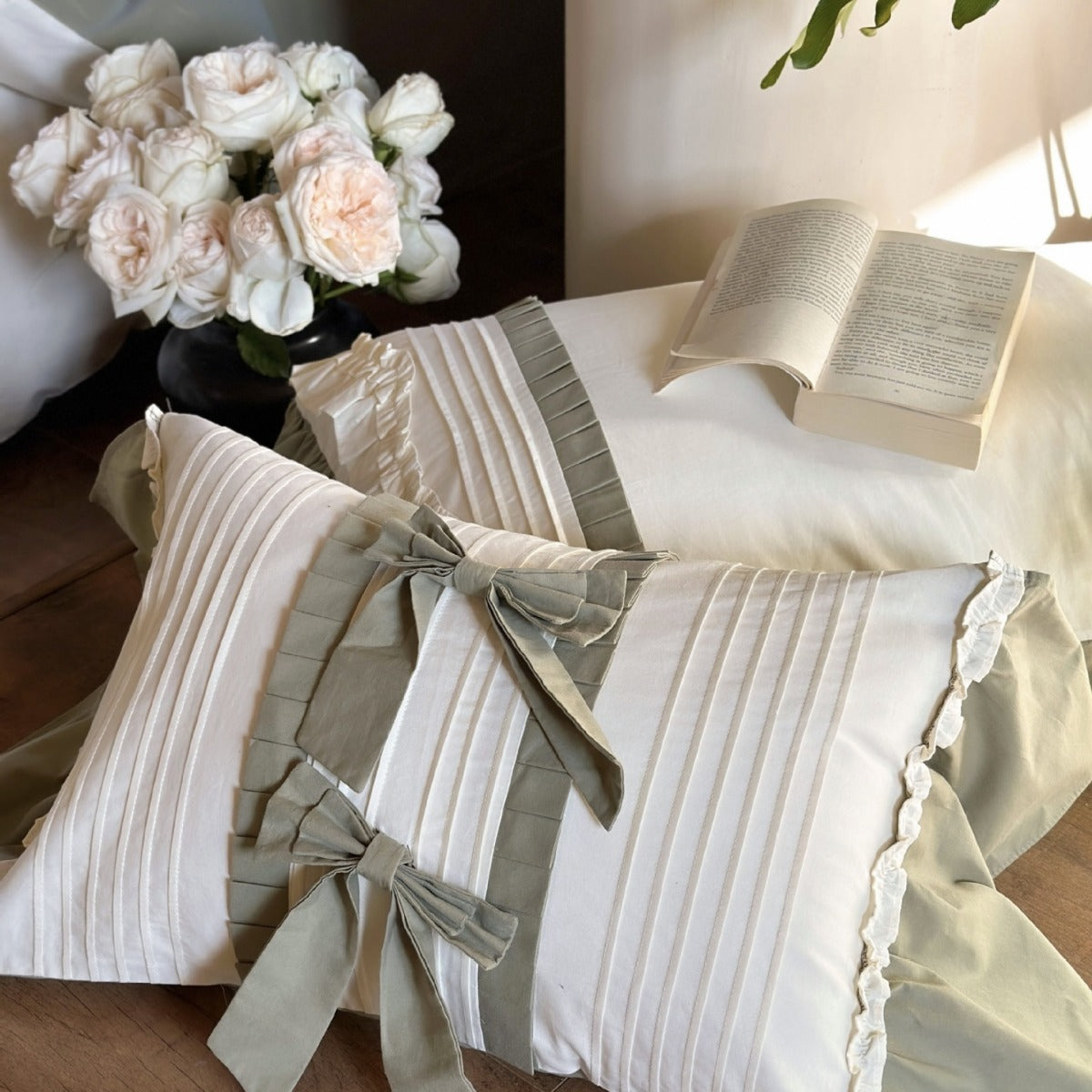 Bedding set with ruffles and decorative bows — product view 2