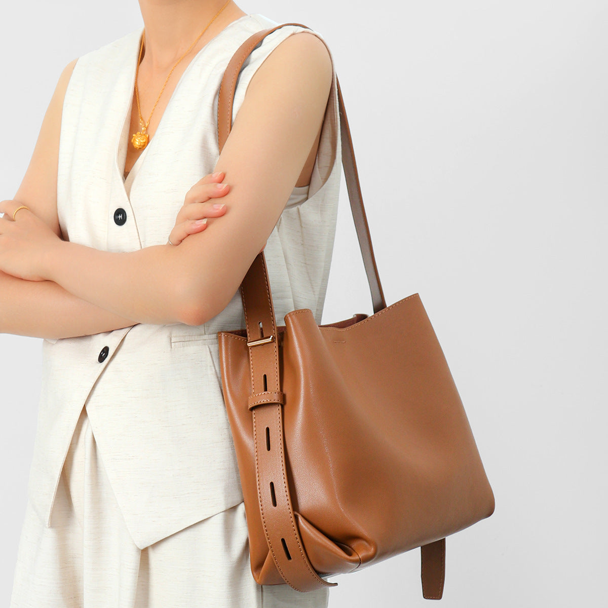 Minimalist Smooth Leather Adjustable-Strap Shoulder Tote — product view 4