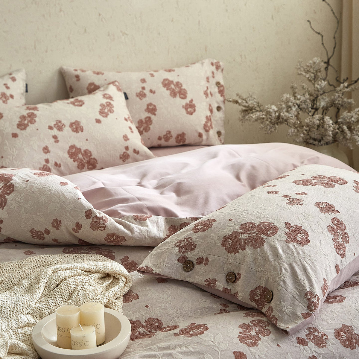 Floral cotton blend bedding set with button closure and reversible function — product view 3