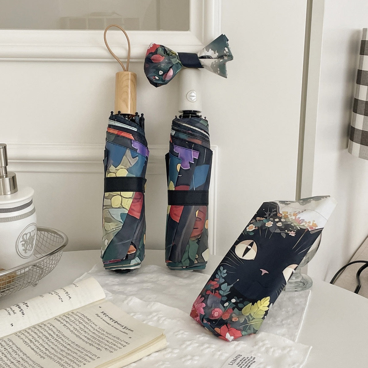 Women's Foldable Shoulder Bag with Colorful Design LoungeYard — product view 4