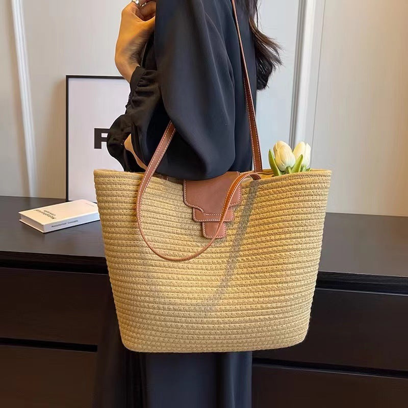 Large shoulder bag made of woven natural material LoungeYard — product view 3