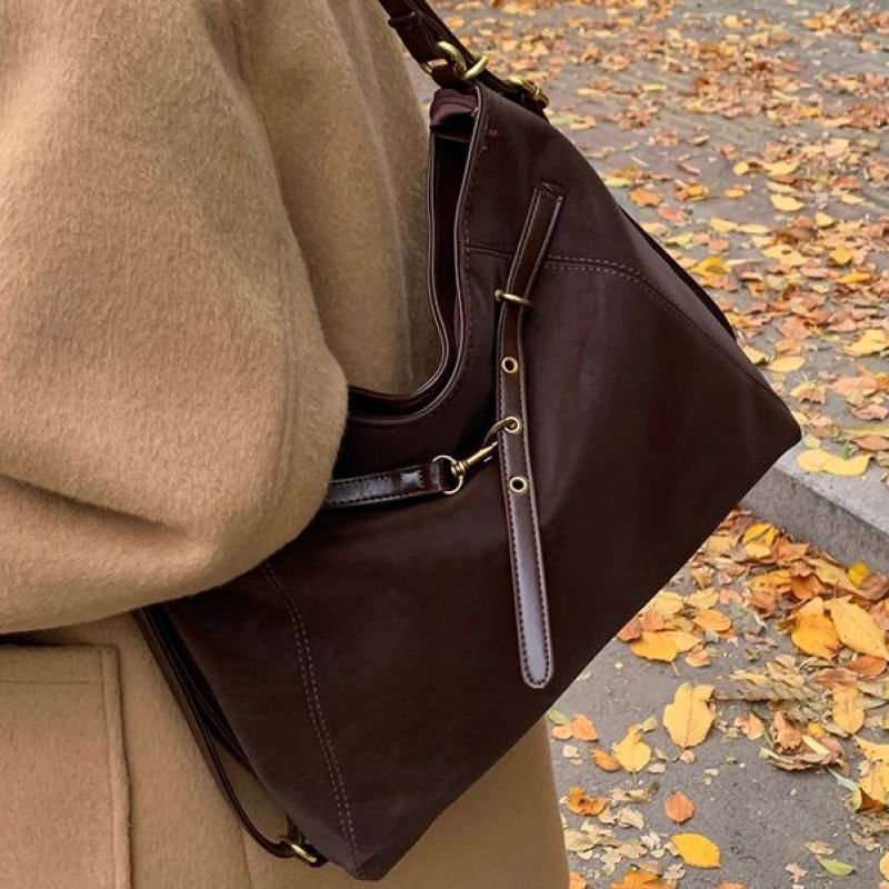 Modern Chic Shoulder Bag LoungeYard — product view 1