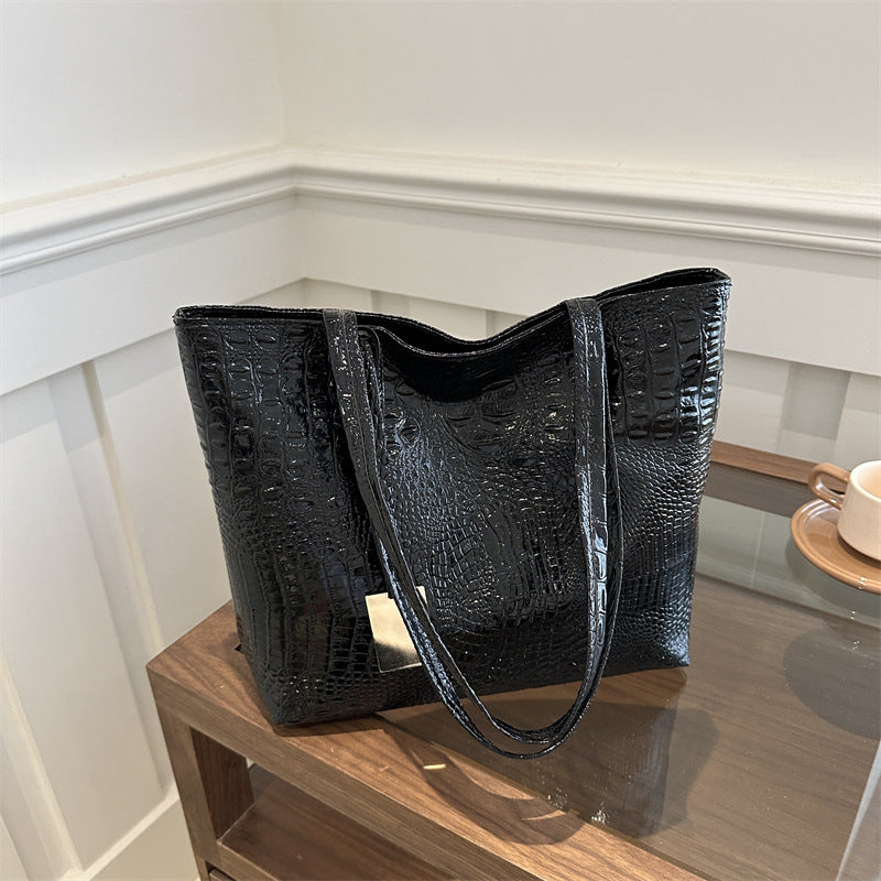 Elegant Crocodile-Pattern Tote Bag — product view 1