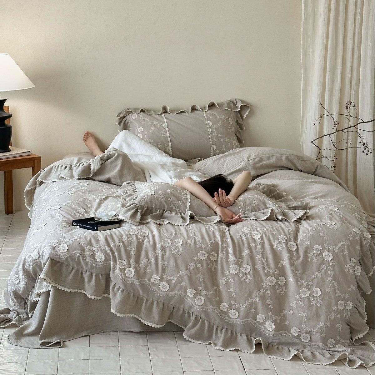 Linen bedding set with floral embroidery, ruffle and bed skirt — product view 5