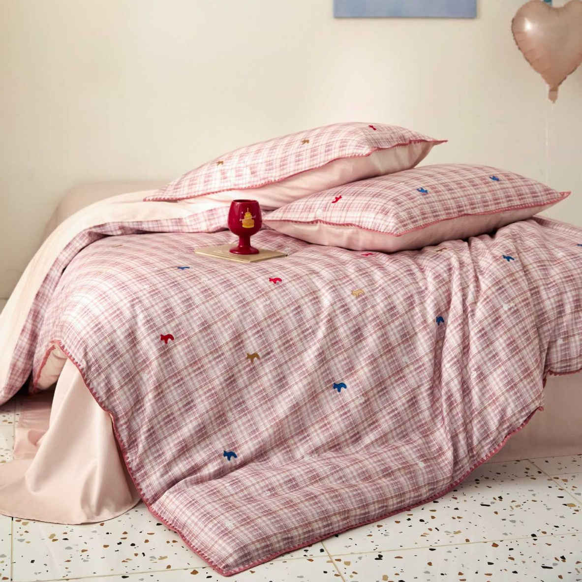 Checked cotton bedding set with delicate animal embroideries — product view 3