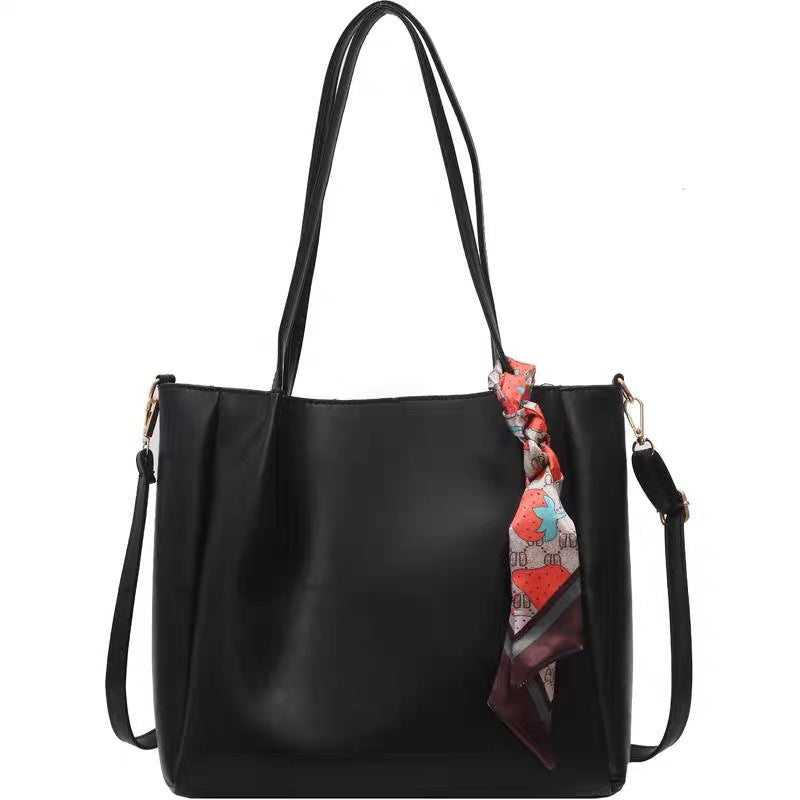 Modern Handbag with Adjustable Shoulder Strap LoungeYard — product view 5