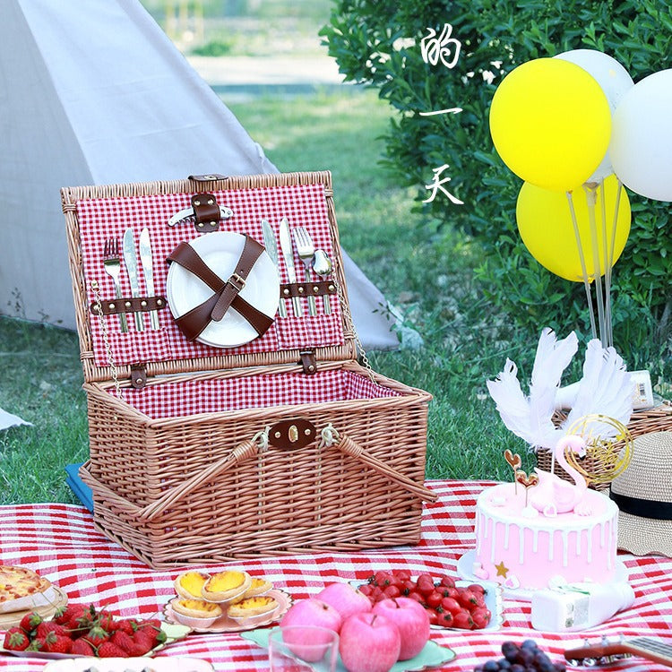 Women's picnic basket with integrated dish set and insulating elements LoungeYard — product view 1