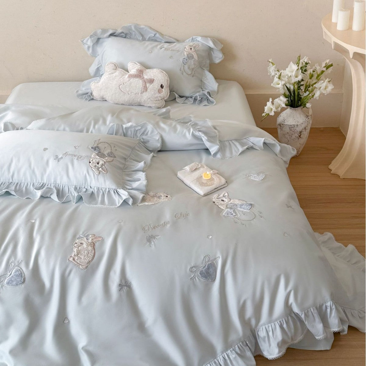 Satin bedding set with ruffles, embroidered bunny appliqués and silky-smooth finish — product view 2