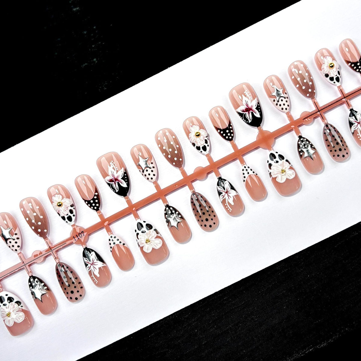 Artistic Press-On Nail Art Set with Unique Floral and Star Designs — product view 2