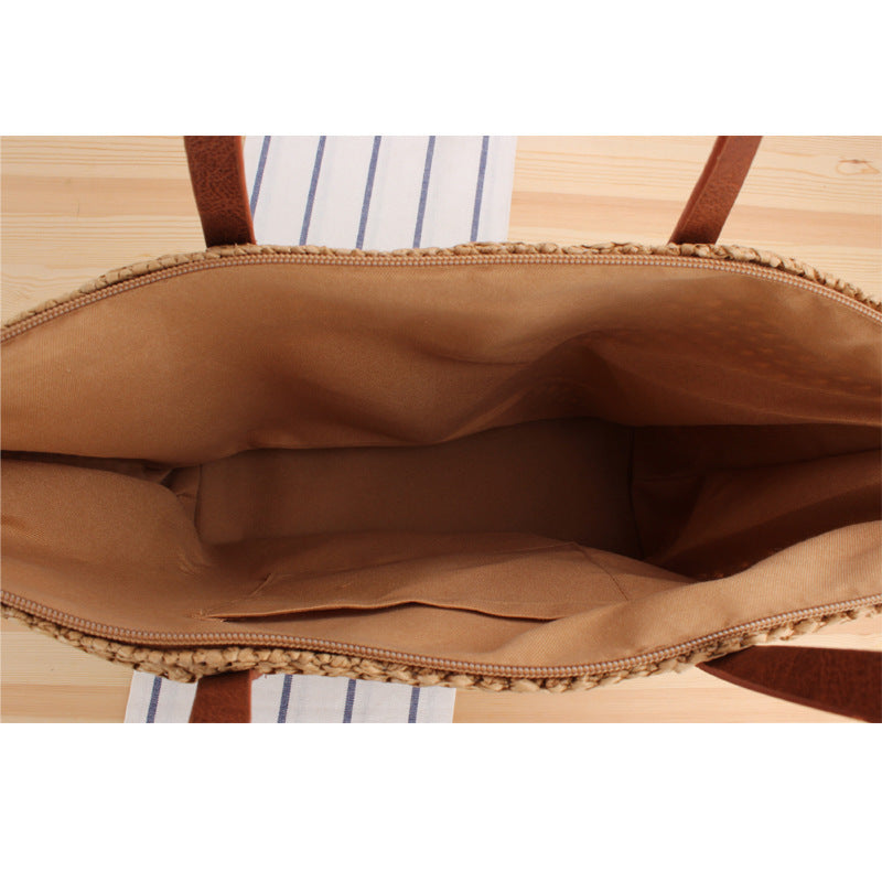 Stylish Beach Bag Made of Natural Material LoungeYard — product view 3