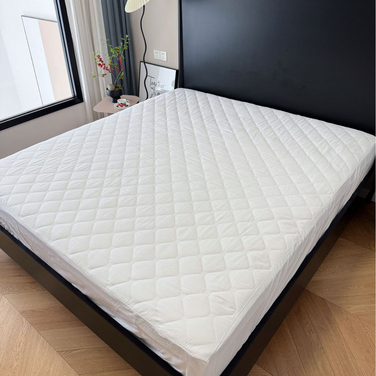 Quilted mattress protector with all-round elastic and non-slip underside — product view 6