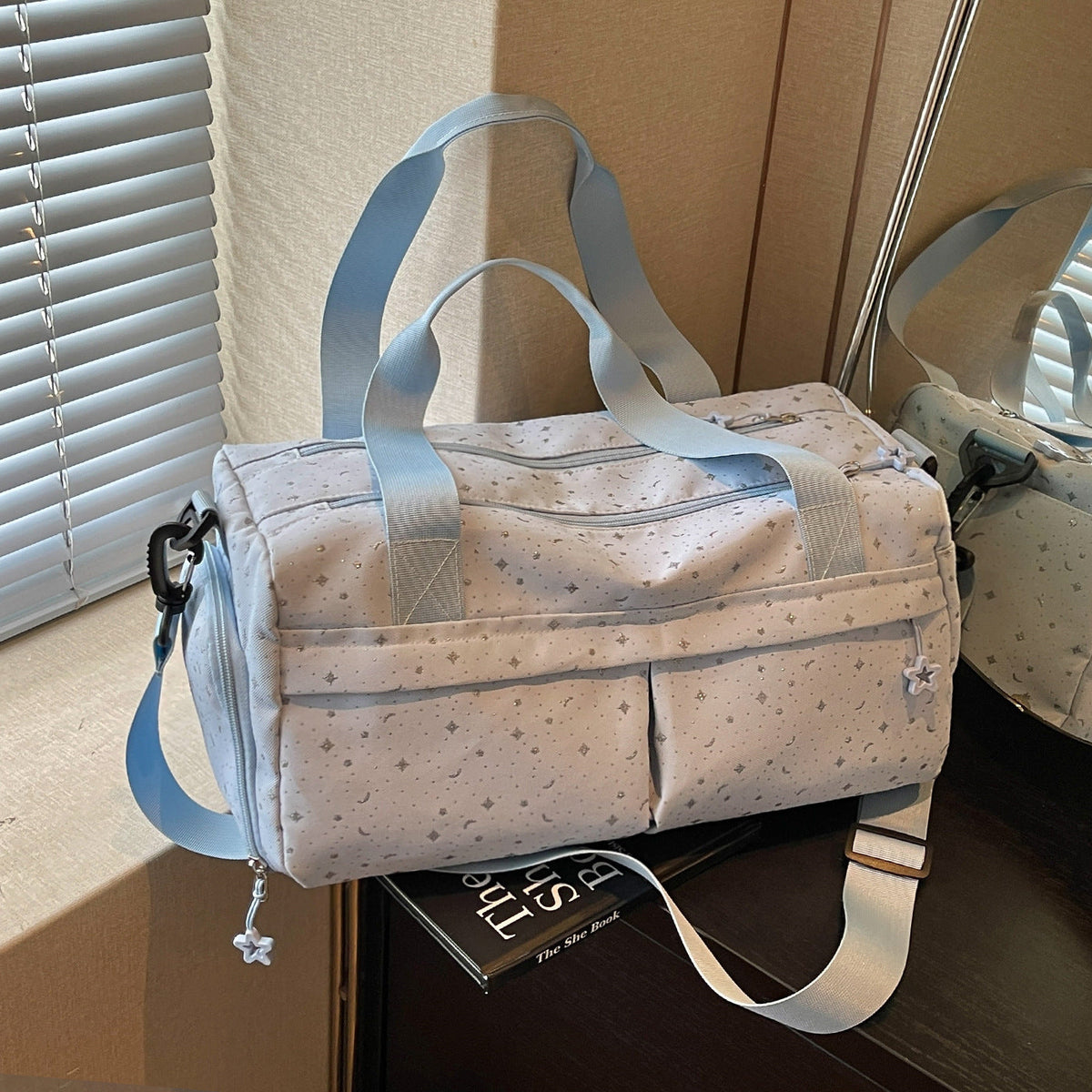 Stylish Versatile Travel Bag — product view 2