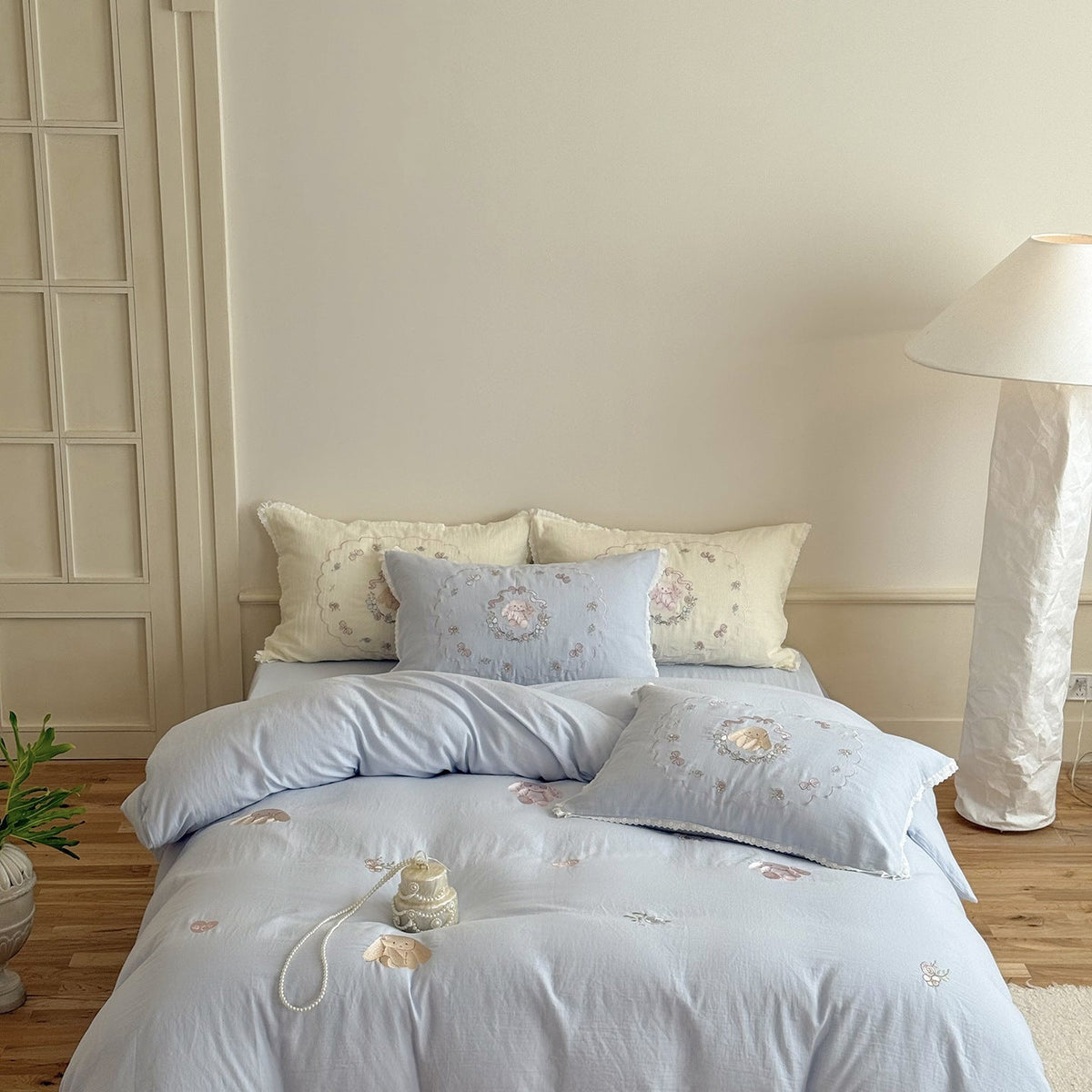 Embroidered cotton bed linen set with vintage roses and frill edges LoungeYard — product view 6