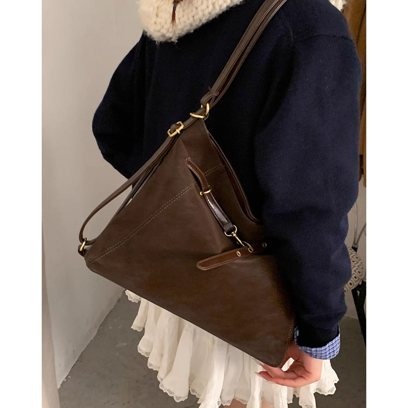 Modern Chic Shoulder Bag LoungeYard — product view 4