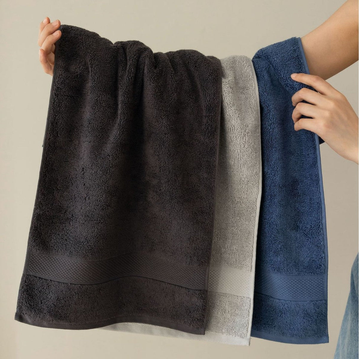 Powerful terry bath towel with waffle border LoungeYard — product view 3