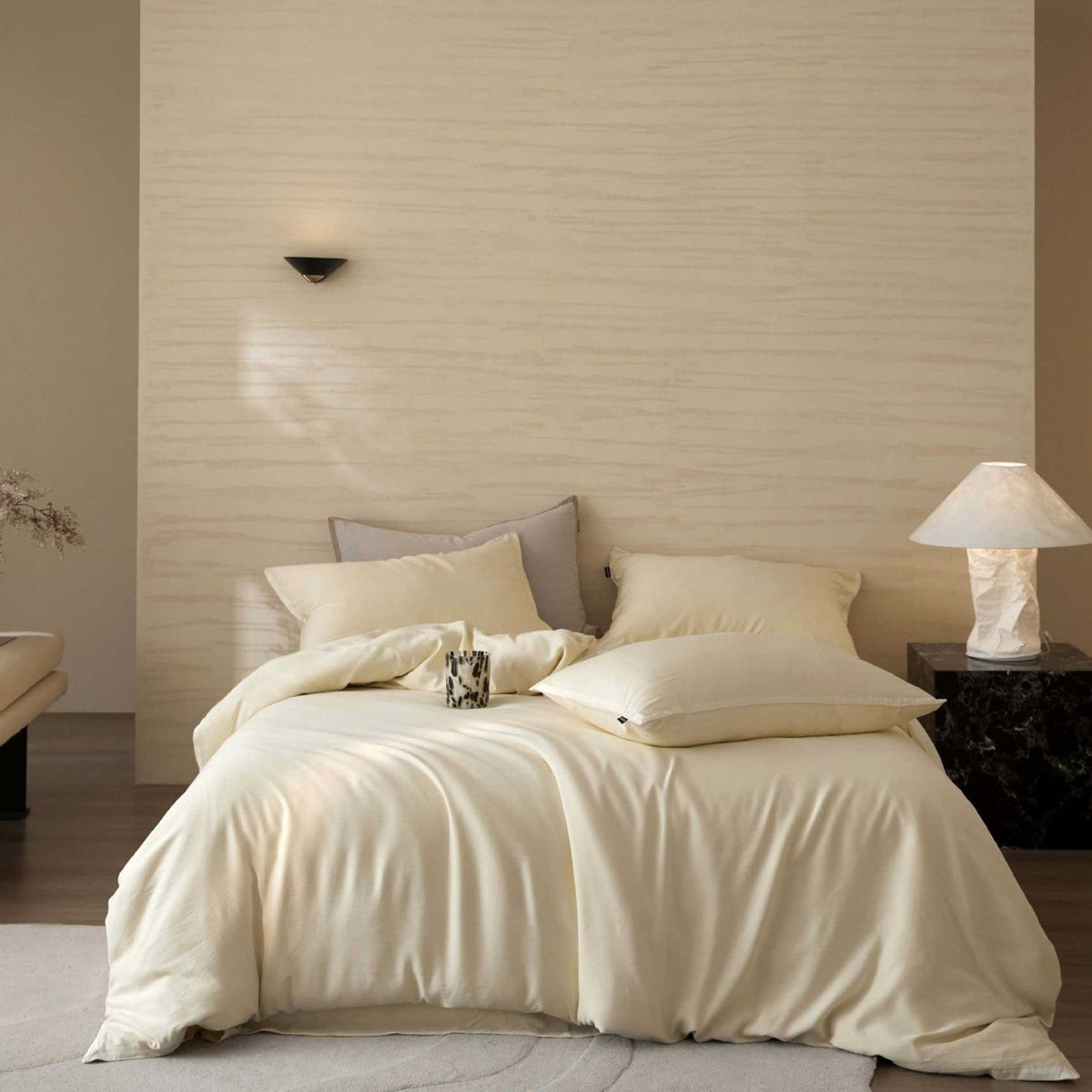 Stonewashed cotton bed linen set with contrasting piping and soft touch — product view 6