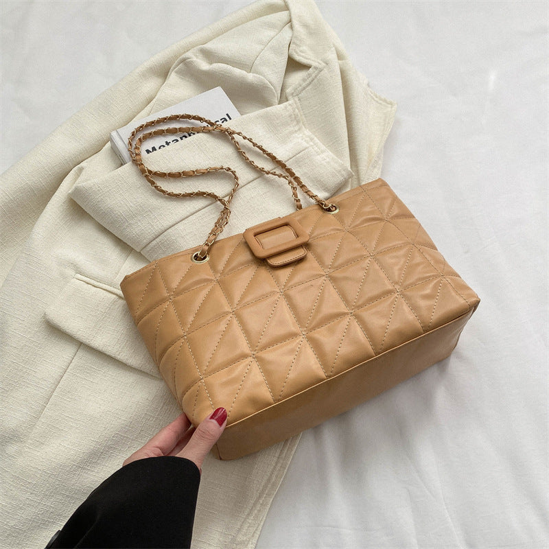 Elegant Quilted Handbag — product view 3