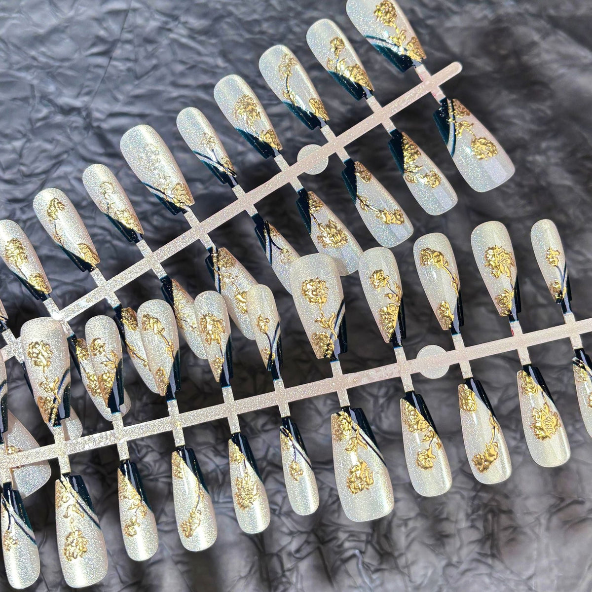 Elegant Press-On Nail Art Set with Glittering Metallic Accents — product view 3