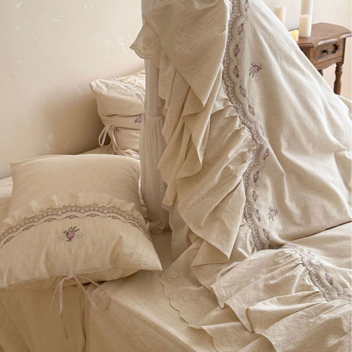Romantic bedding set with ruffle, delicate embroidery and linen look — product view 3