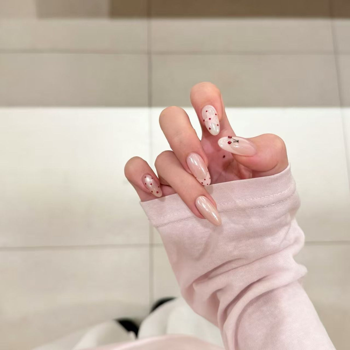 Artistic Press-On Nail Set — product view 2