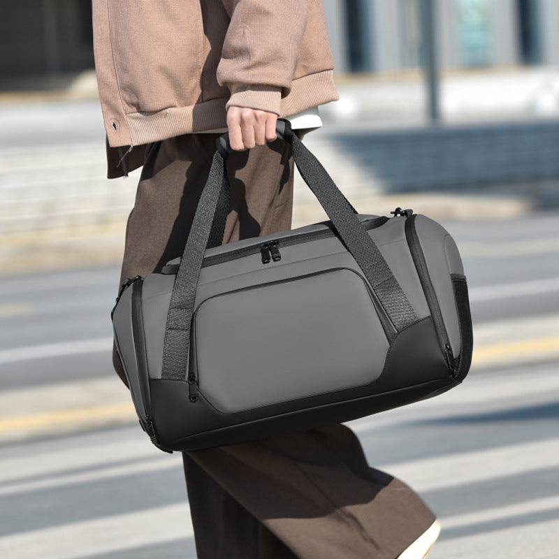 Sports and leisure bag with multiple storage compartments LoungeYard — product view 3