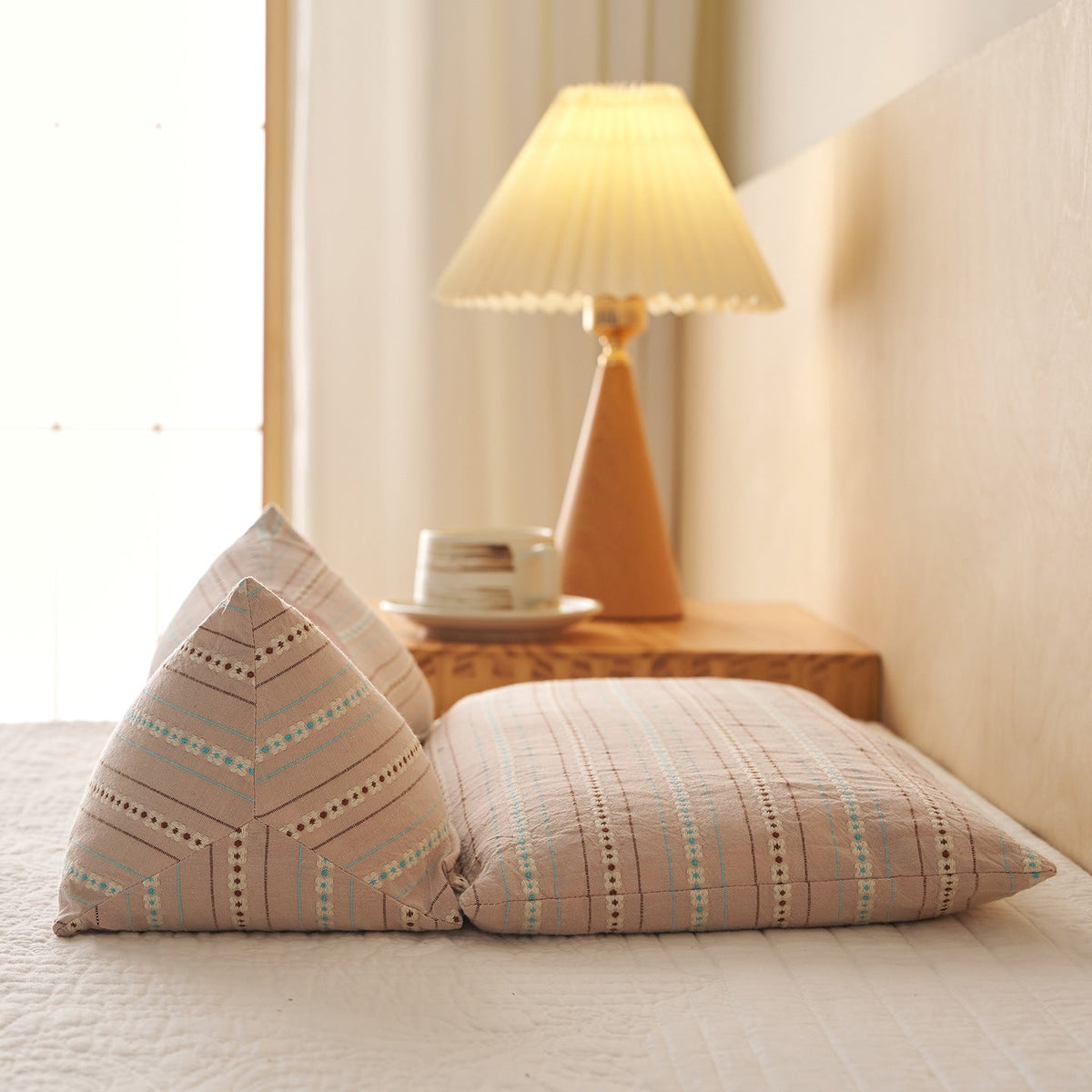 Comfortable sleeping pillows with ergonomic support LoungeYard — product view 7
