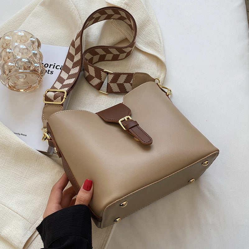 Versatile Chic Crossbody Bag LoungeYard — product view 7