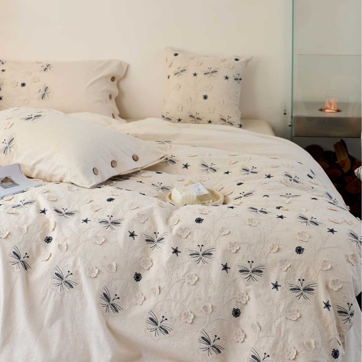 Embroidered cotton bedding set with wooden buttons and butterfly appliqués — product view 2
