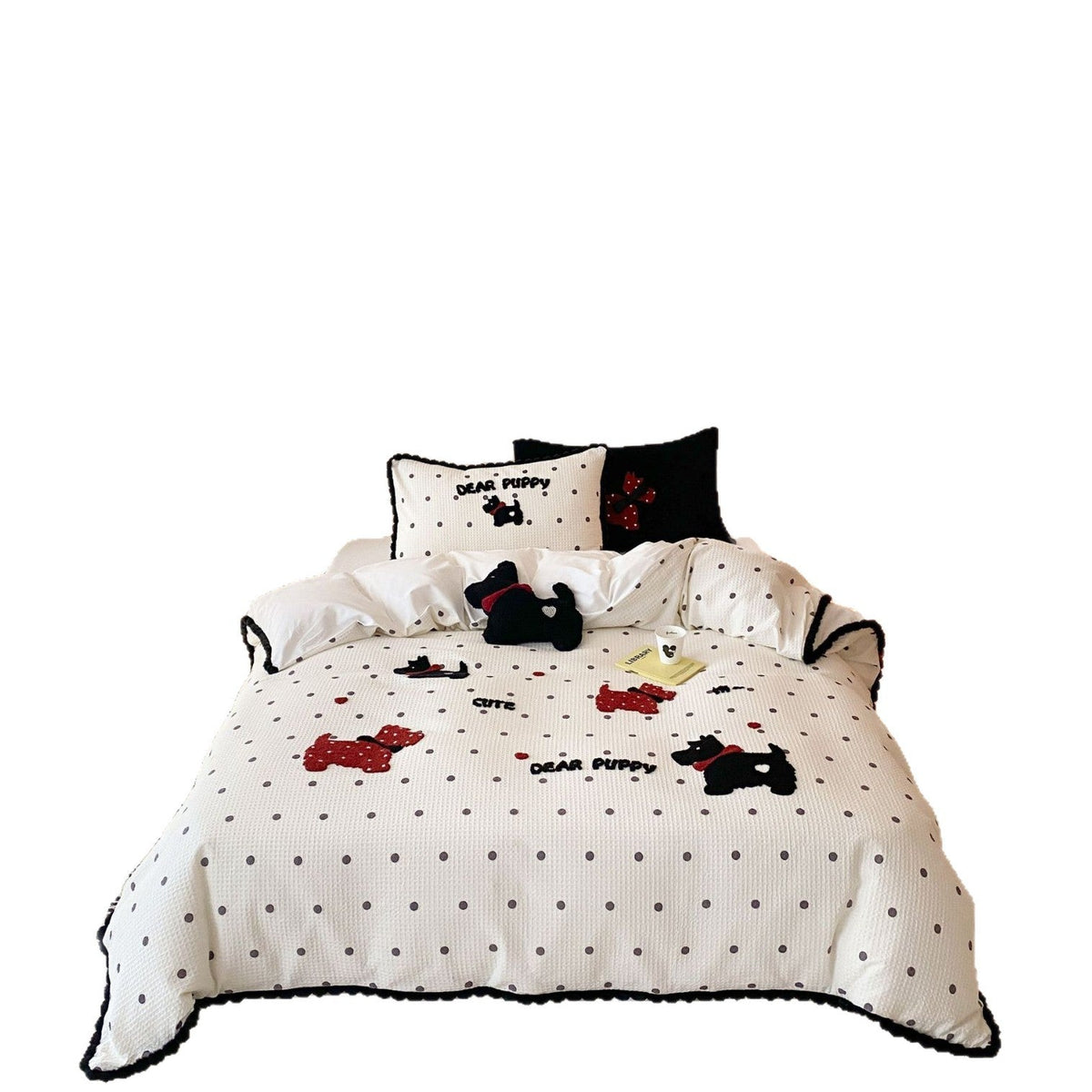 Quilted bedspread and pillow set with embroidered puppy motifs — product view 5