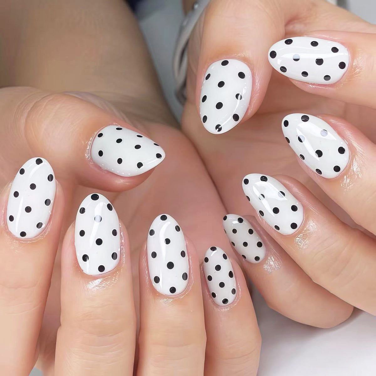 Chic Press-On Nail Art Set — product view 1