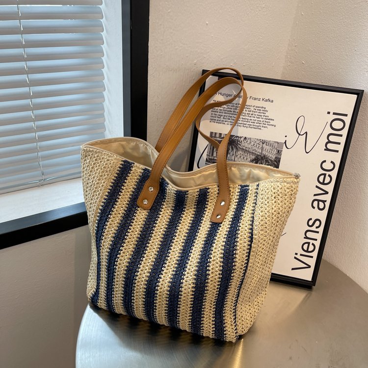 Durable and Stylish Handbag LoungeYard — product view 2